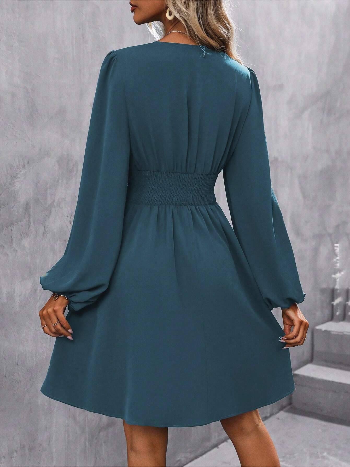 Bella - Elegant Pleated Midi Dress