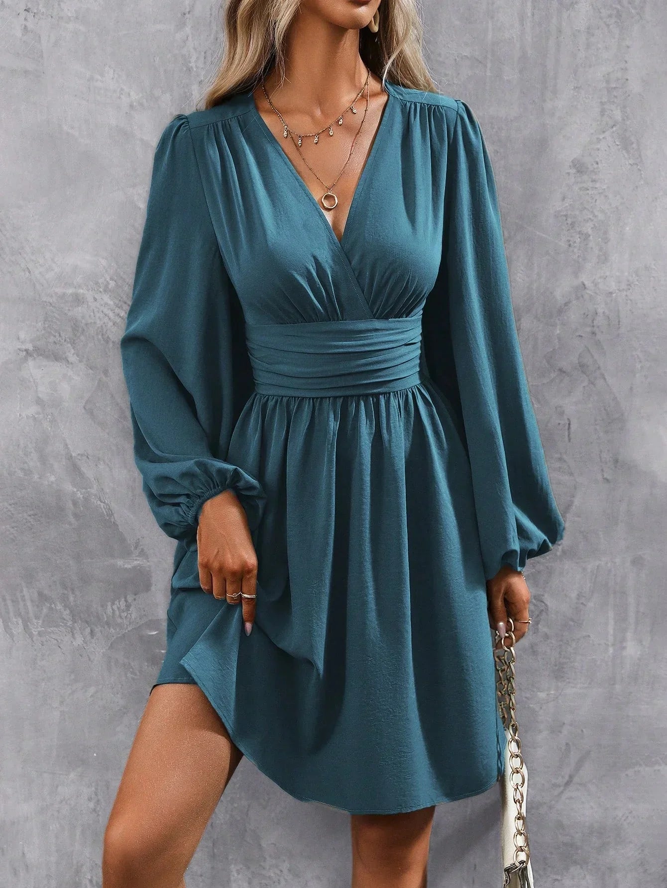 Bella - Elegant Pleated Midi Dress