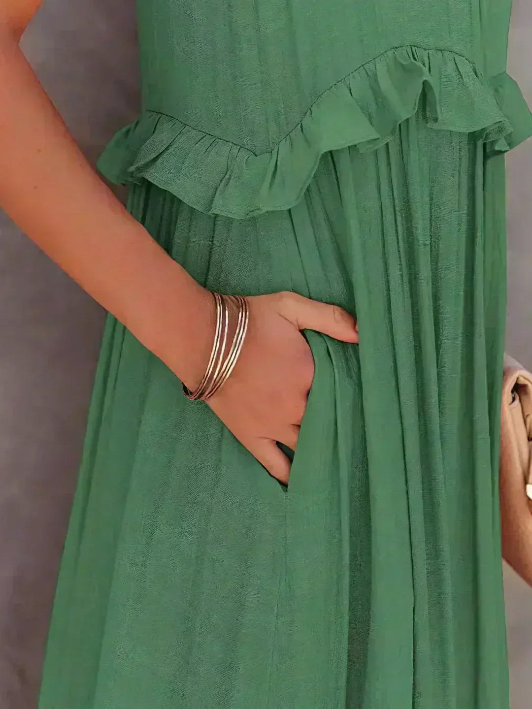 Elegant Women's Sleeveless Ruffle Dress