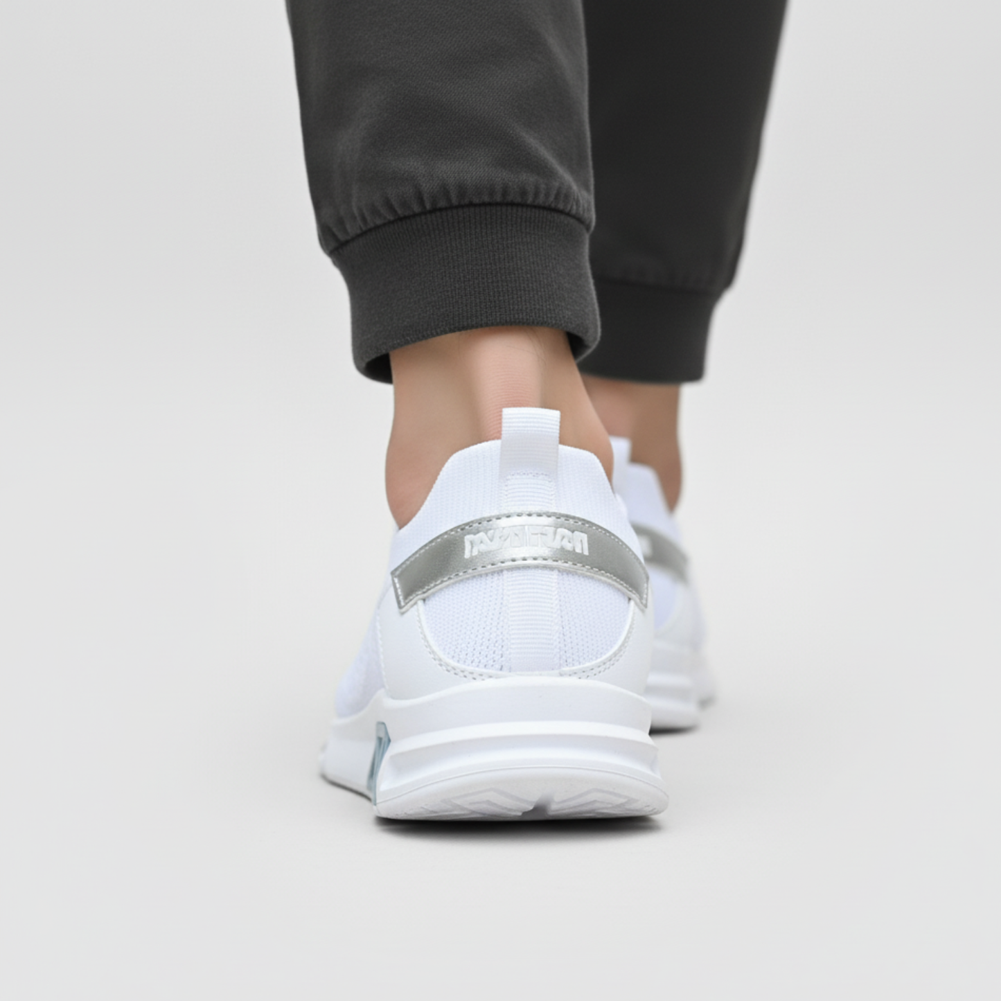 Men’s motion sneakers