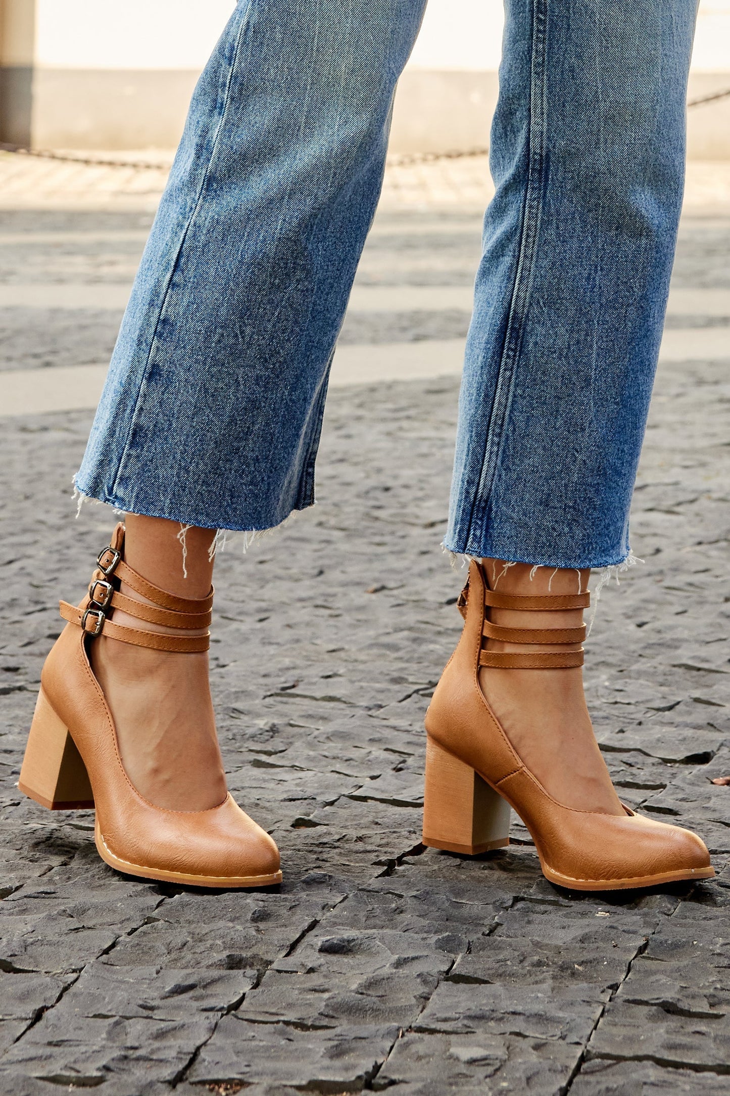 Women's Ankle Strap Sandals Smooth Leather Thick Heel