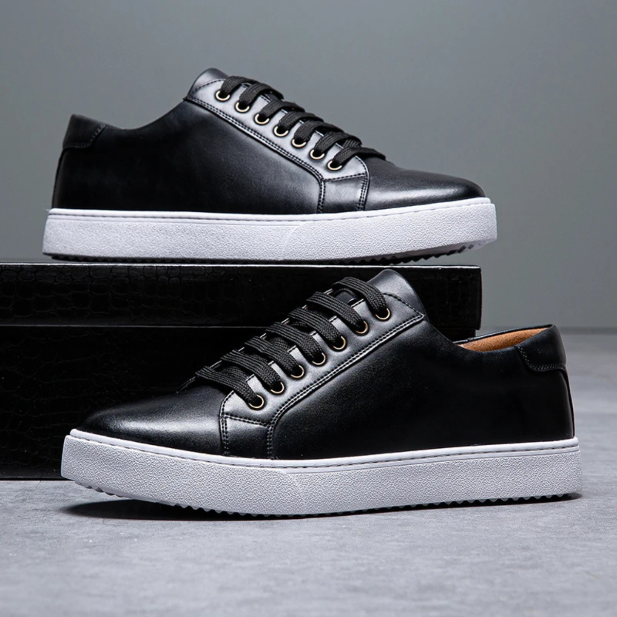 Mens Classic Low Lace Up Shoes