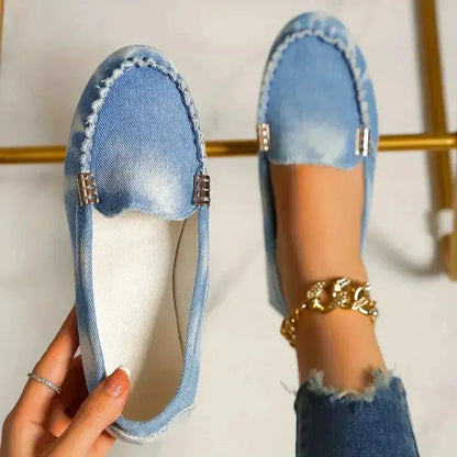 Lightweight Black Loafers for Women – Chic & Versatile Comfort