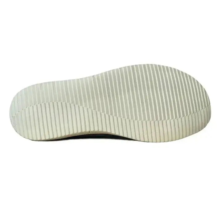 Lightweight Slip-On Shoes for Women – Comfortable & Supportive for Daily Wear
