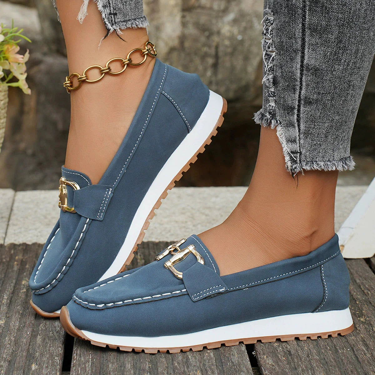 Suede-Like Loafers for Women – Elegant Buckle Detail & All-Day Comfort Caliboot