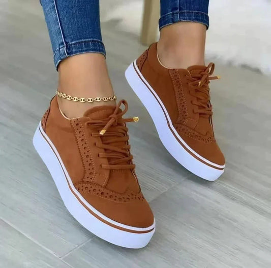 Women's Platform Sneakers Lace-Up Brogue Detail - Fashinoza