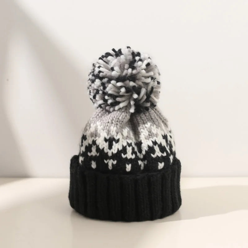 Women's Snowflake Pom Beanie - Fashinoza