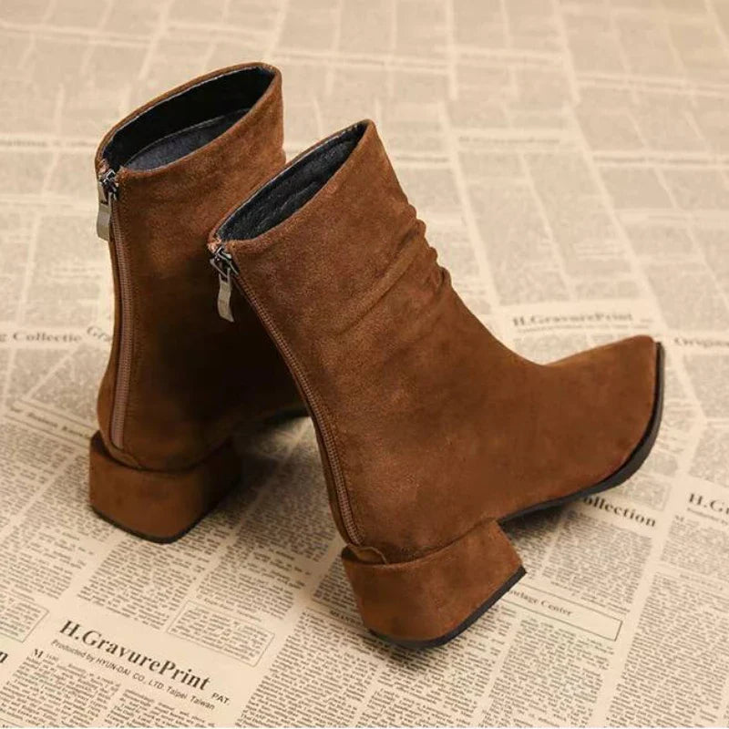 Elia Boots