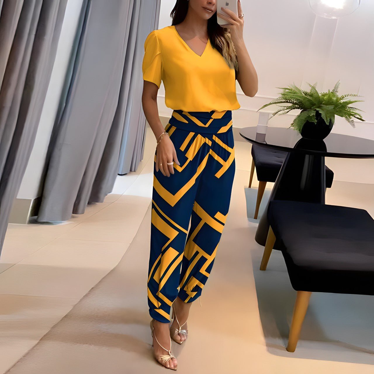 Women's 2-Piece V-Neck Patterned Set - Fashinoza