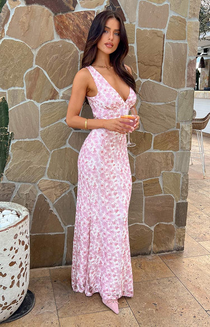 Women's Elegant Sleeveless Wedding Dress Floral Design