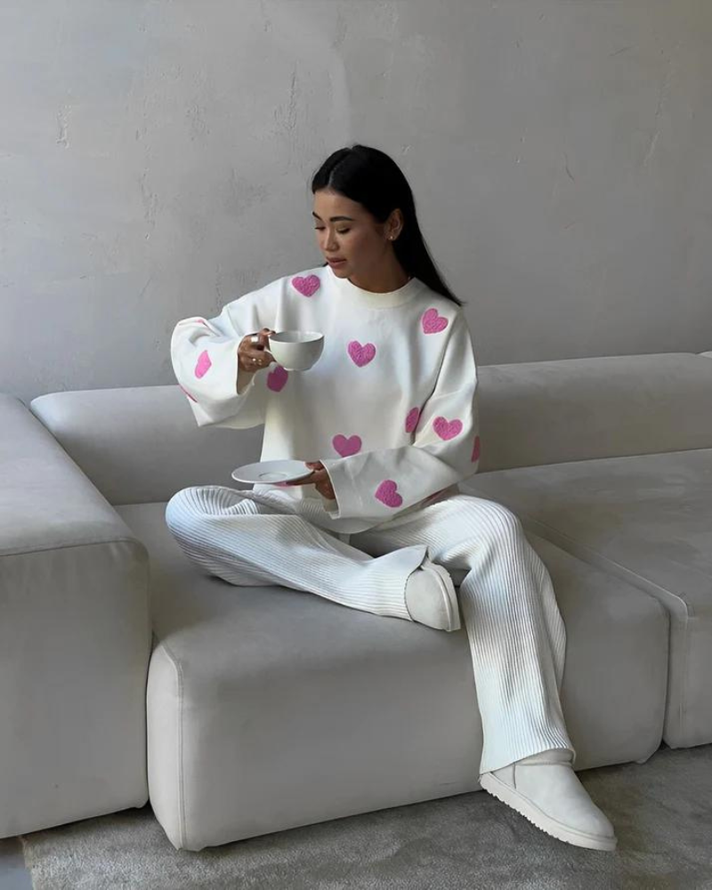 Women's Heart Appliqué Sweater Round Neckline