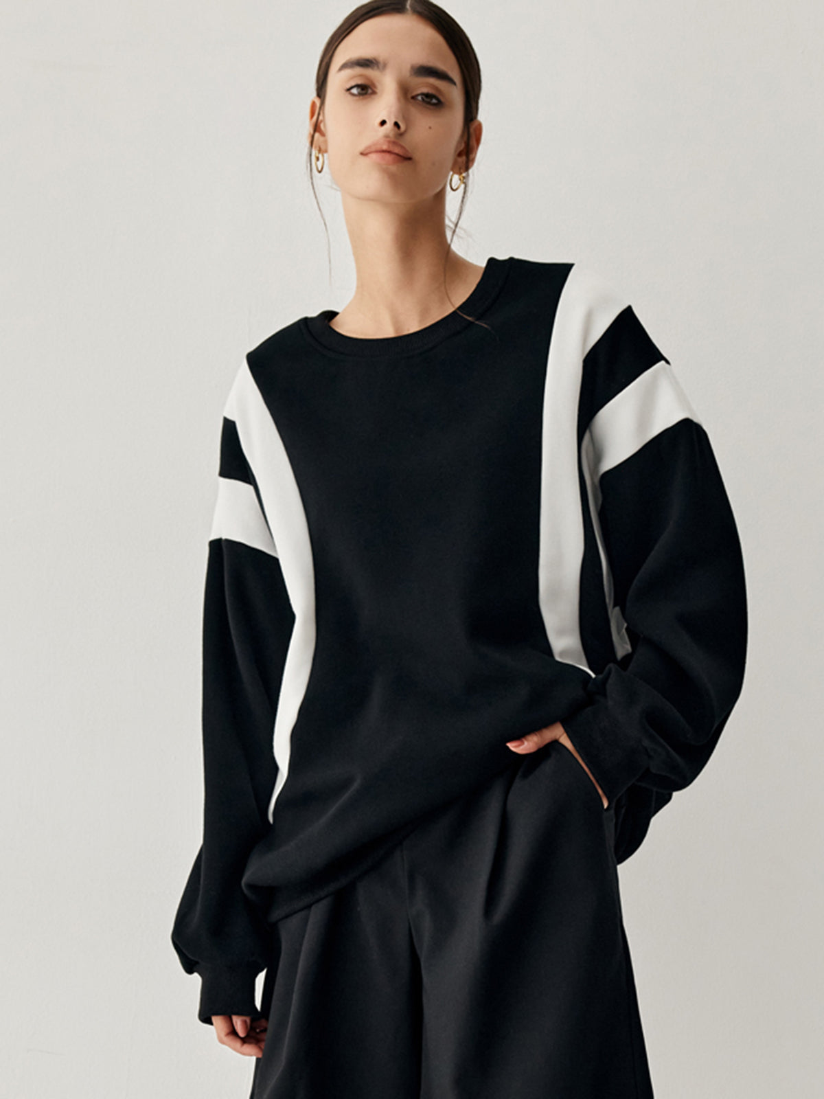 Women's Round Neck Stripe Sweater - 
Fashinoza