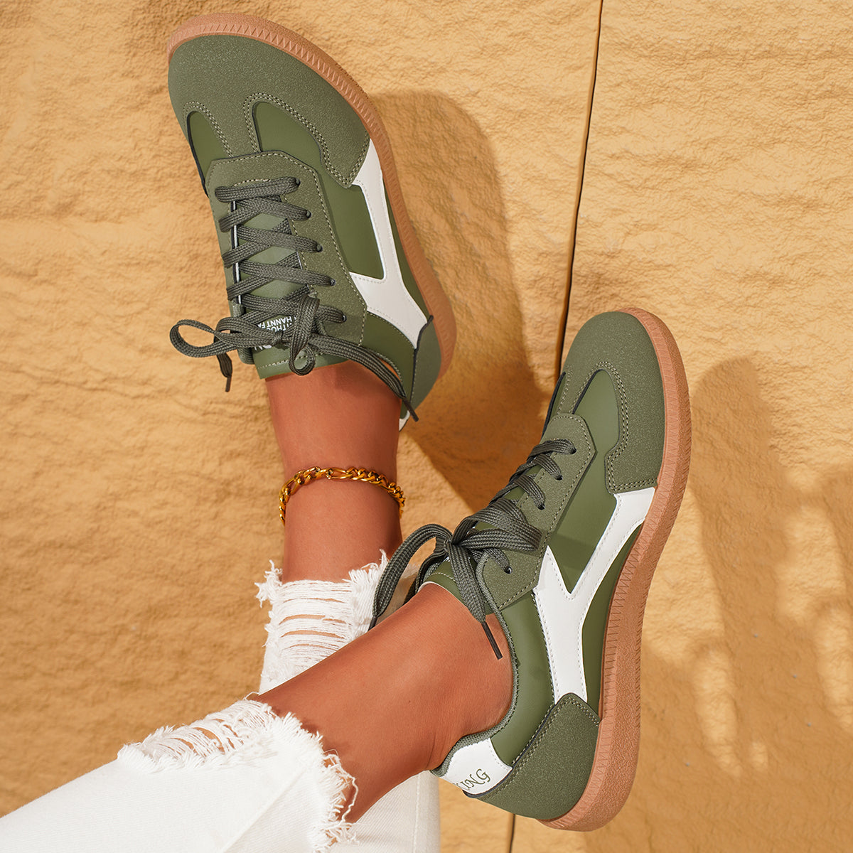 Vionni Sneakers