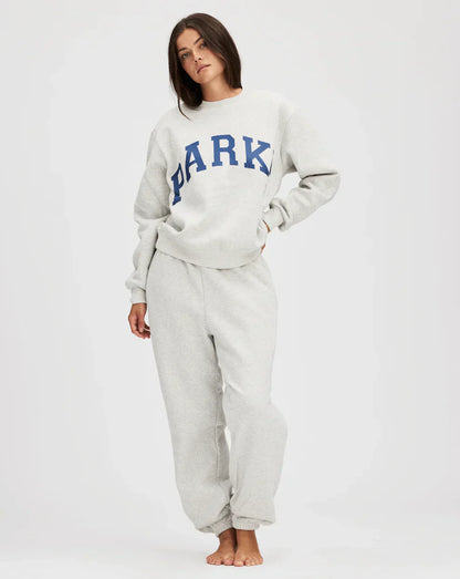 womens-fleece-sweatshirt-with-crewneck-and-varsity-lettering-3